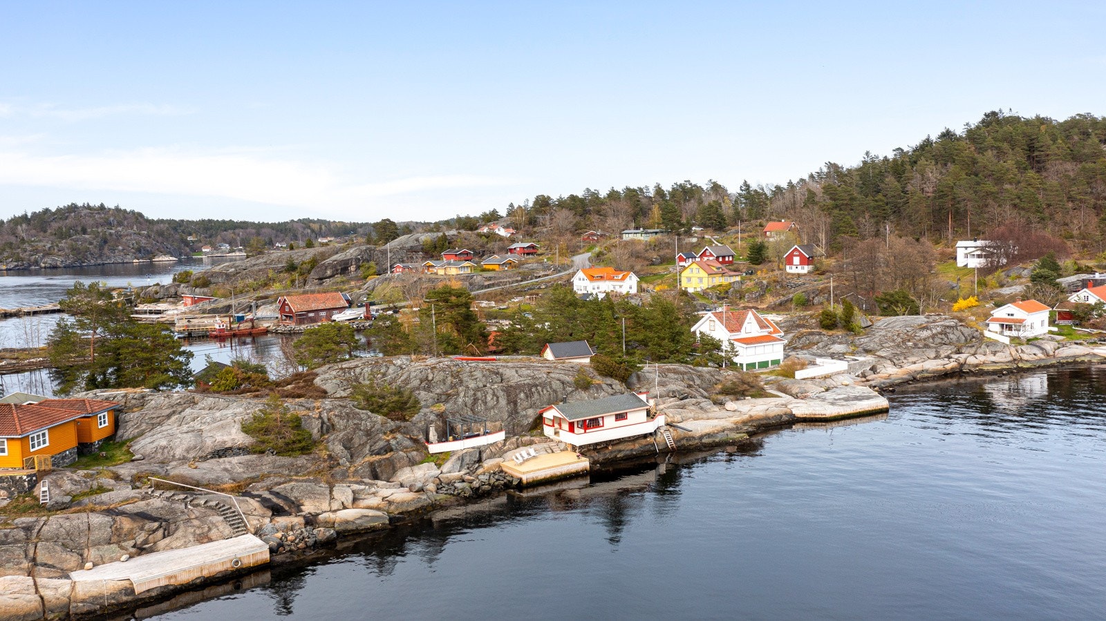 Oversiktsbilde med fergeleiet i bakgrunnen Galleribilde