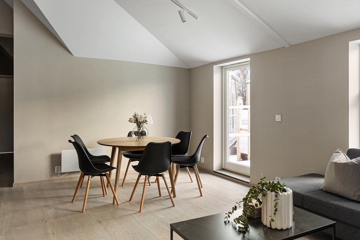 Fellesarealer på godt over 50 kvm med direkte utgang til stor takterrasse hvor man kan nyte svært gode solforhold. Galleribilde