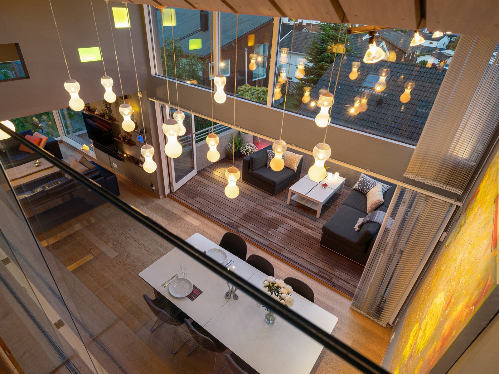 Boligen har går over tre plan og har påkostede og gode løsninger Galleribilde