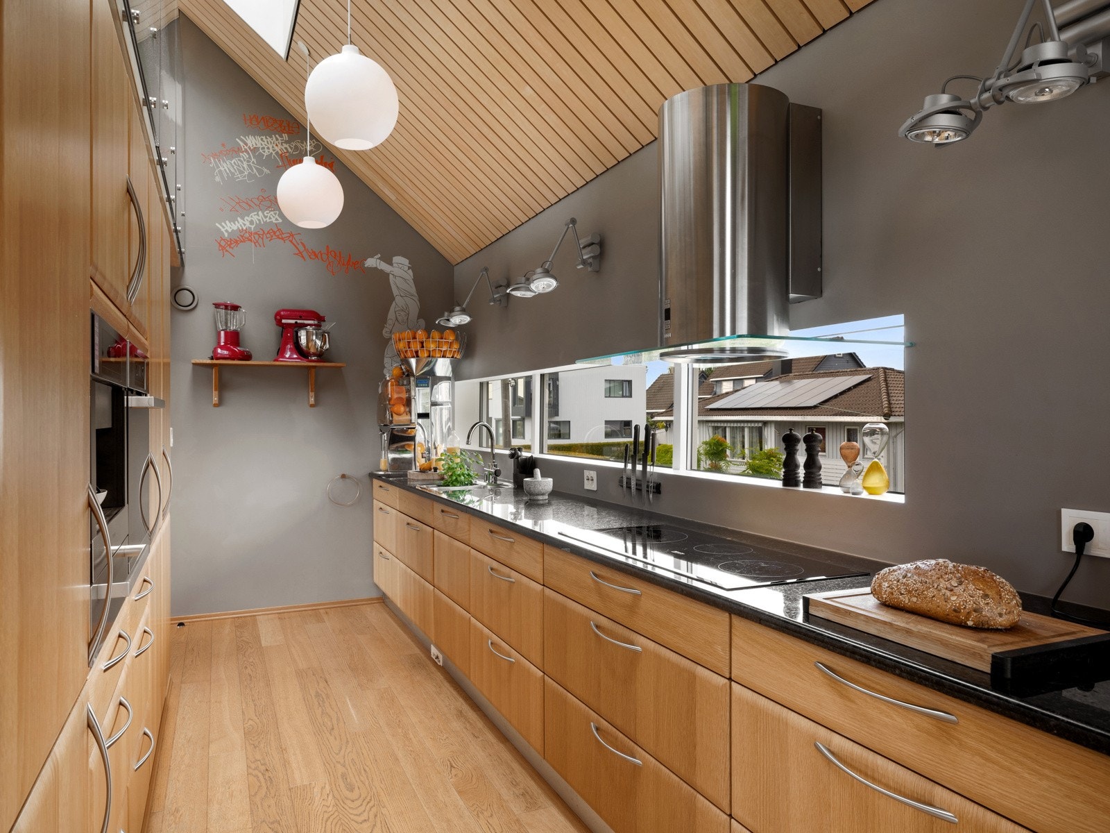 Pent kjøkken fra Huseby med hvitevarer fra kvalitetsleverandøren Miele Galleribilde