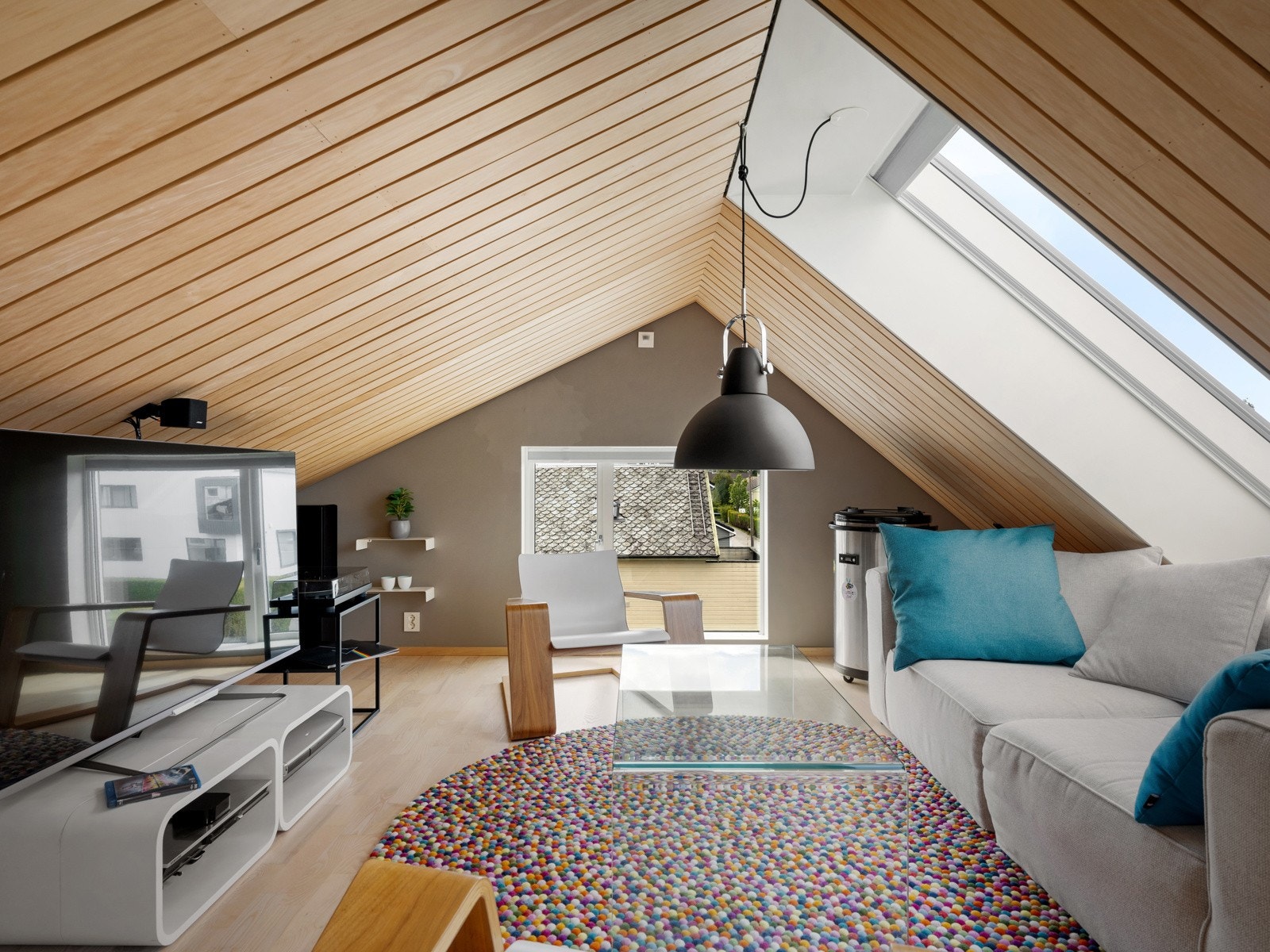 Hemsen er i dag innredet som tv-stue Galleribilde