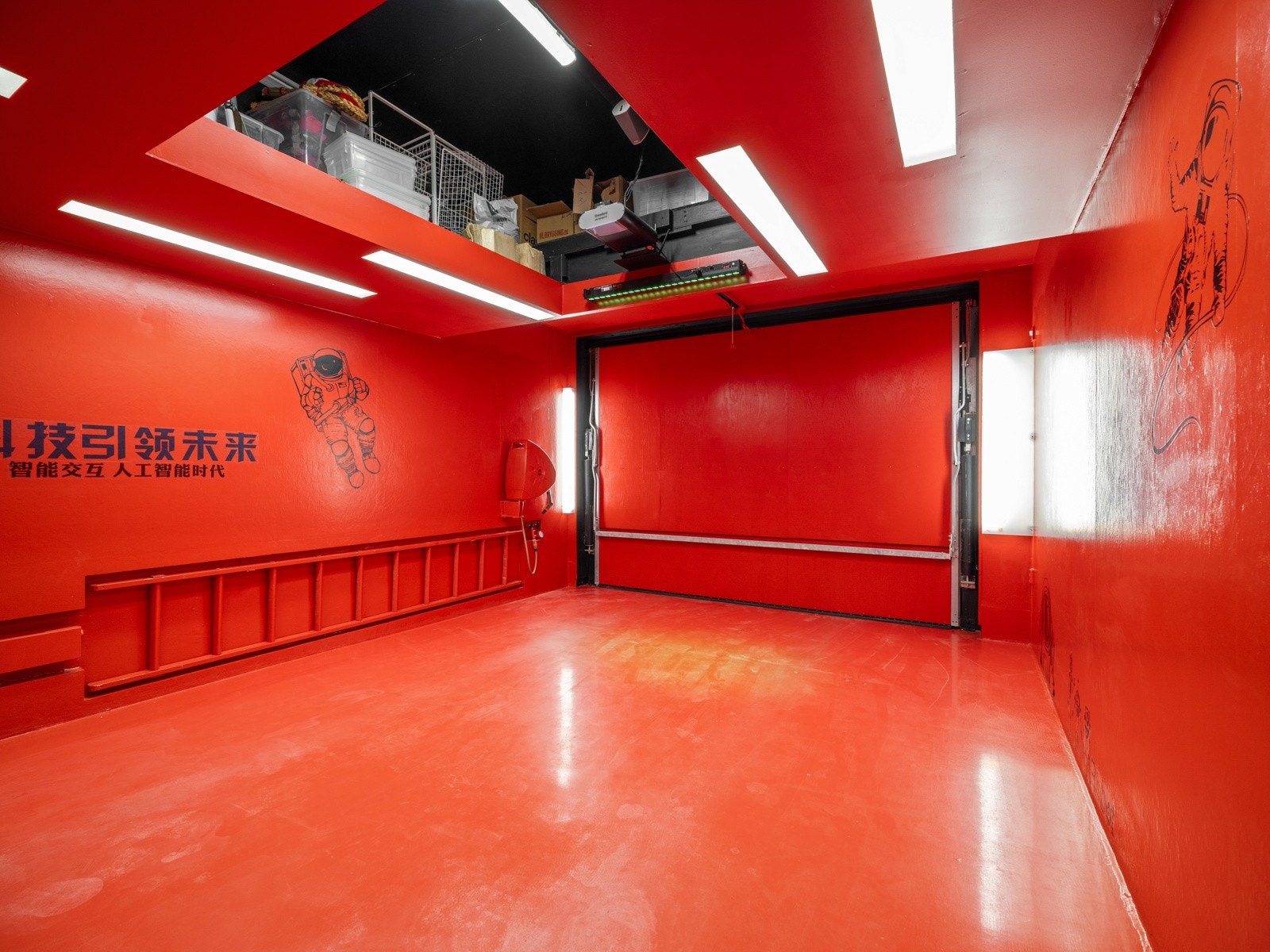 Svært gode lagringsmuligheter på hemsen Galleribilde