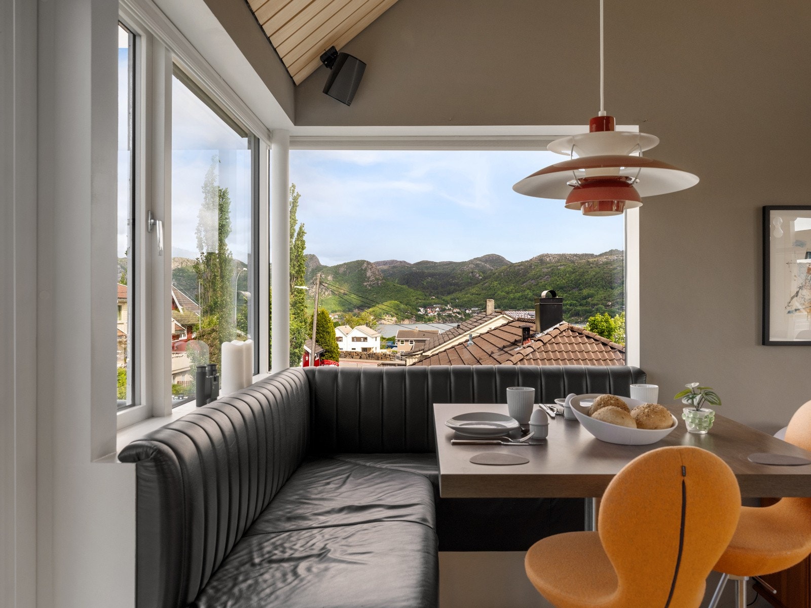 Flott utsikt mot øst fra kjøkkenkroken Galleribilde