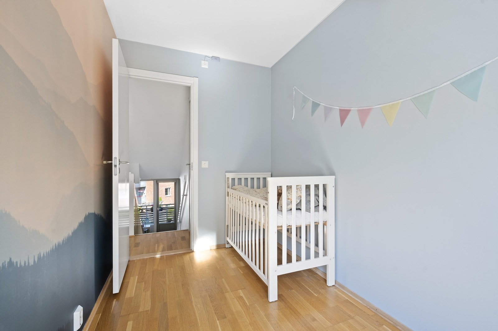 Rommet er naturligvis fleksibelt i bruk og kan innredes til det man måtte trenge av f.eks. barnerom, gjesterom eller kontor. Galleribilde