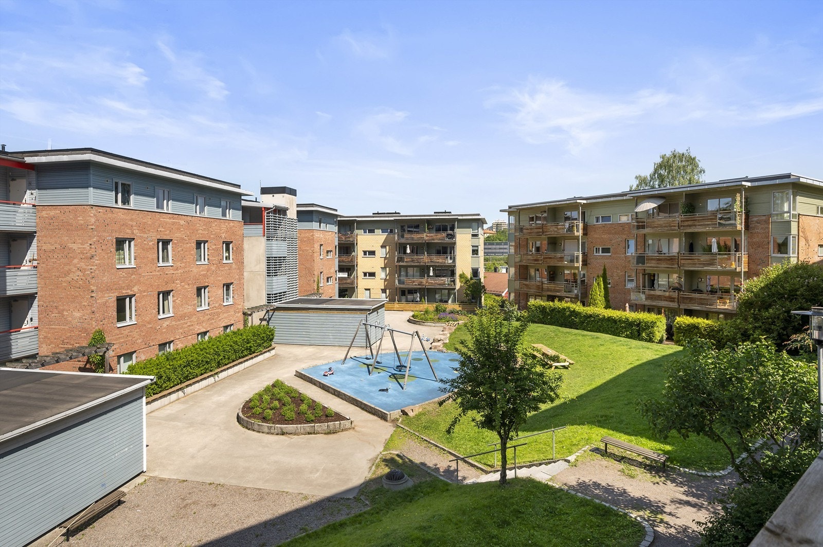 Hyggelig utsyn over sameiets fellesområder. Galleribilde