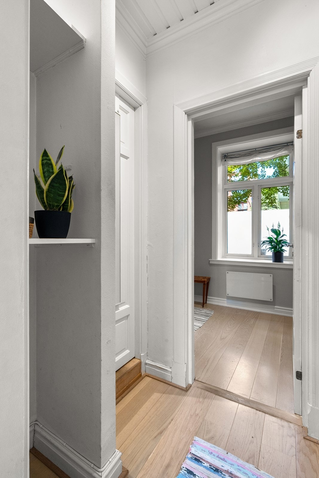 Nisje for oppbevaring i entrè Galleribilde