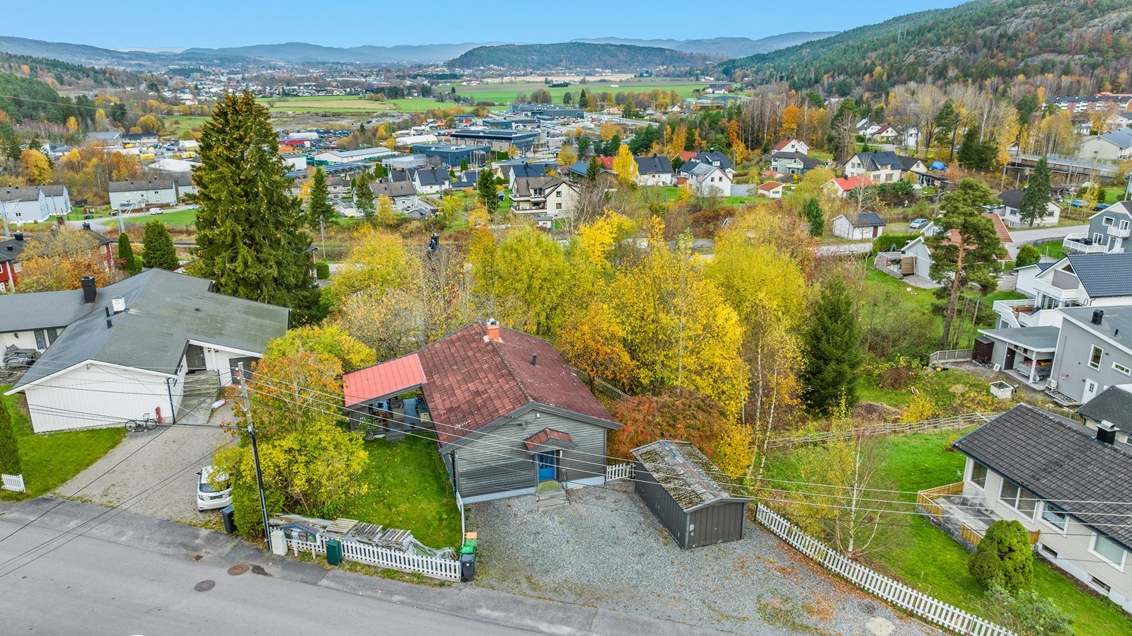 Kristoffer Ingebretsen v/ Aktiv Porsgrunn har gleden av å presentere Løkkebergvegen 3. Galleribilde