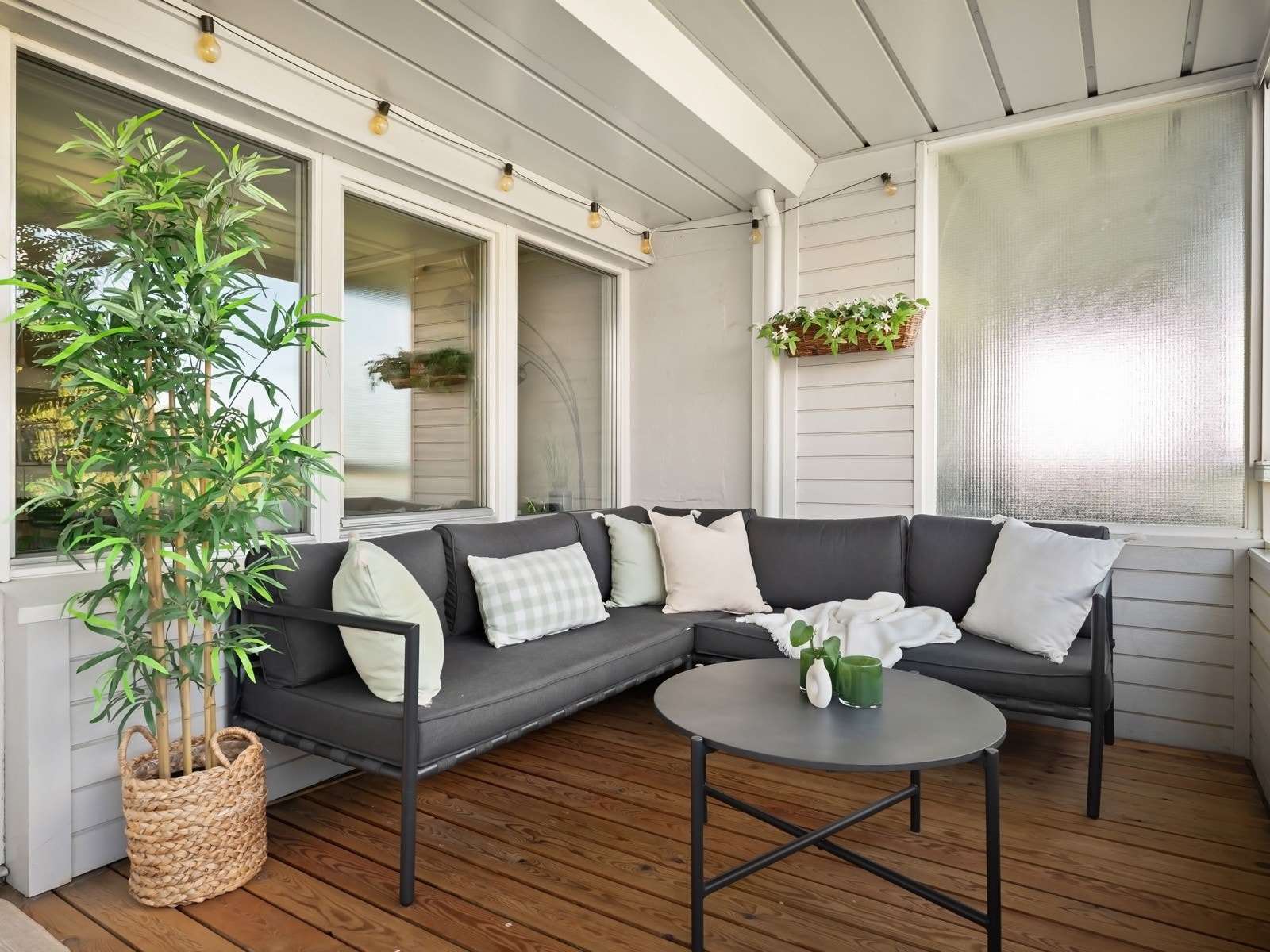 Innglasset balkong med mulighet for å åpne helt opp / lukke Galleribilde