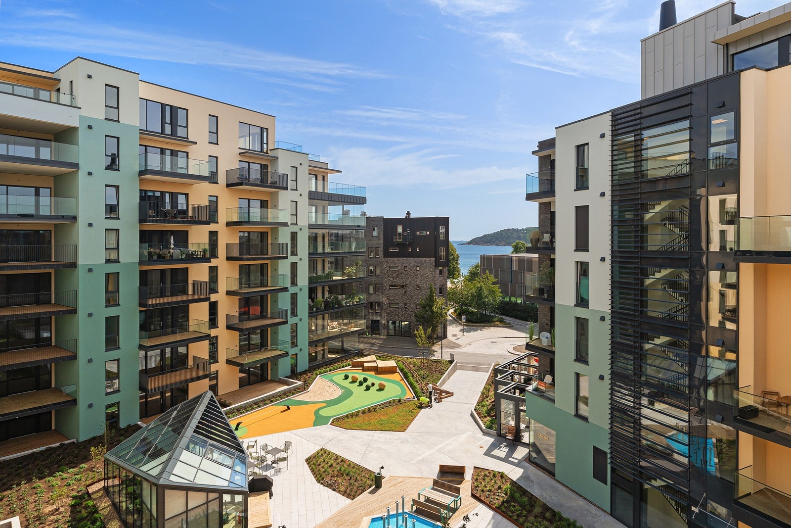 Tone Kristine Vik Skomdal v/Privatmegleren har gleden av å ønske velkommen til visning i Tangen 25! Leiligheten har en svært bra og luftig beliggenhet i sameiet. Galleribilde