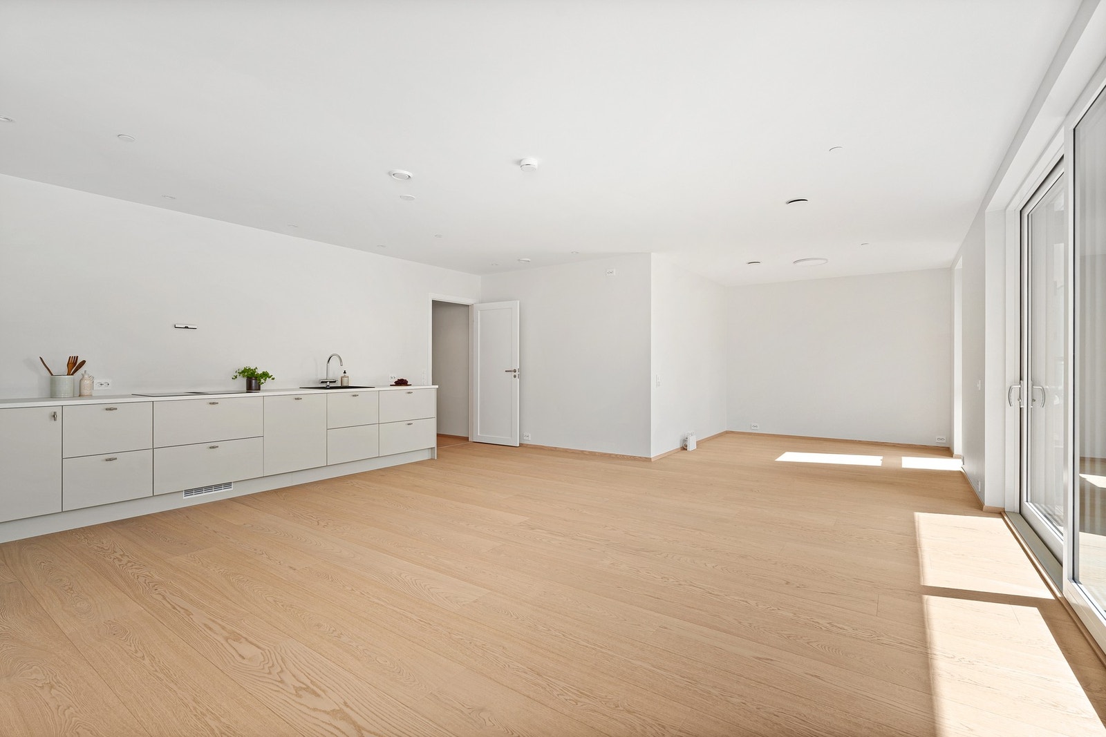 Leiligheten er malt i lyse og delikate fargevalg. Galleribilde