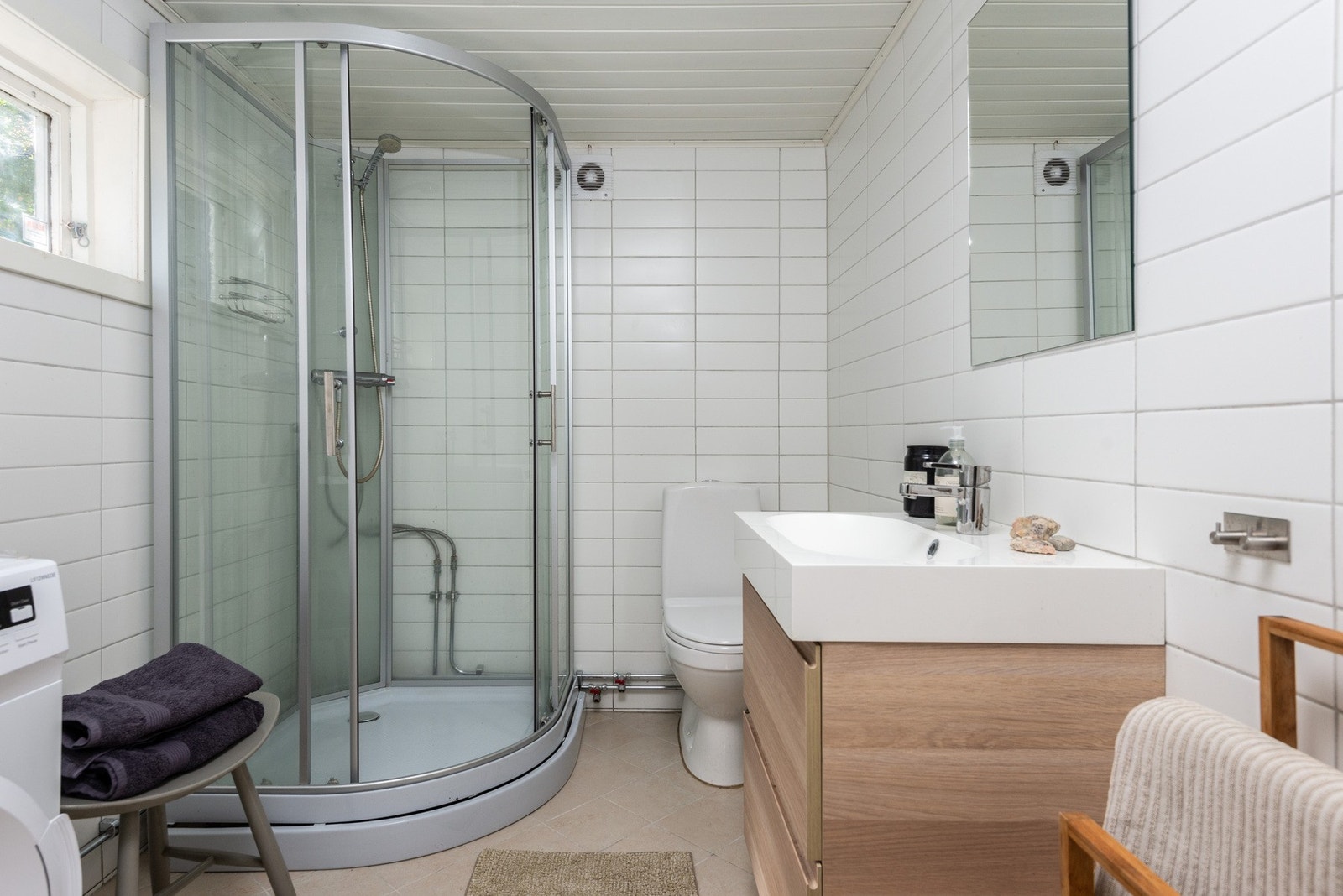 Moderne, flislagt bad (2016) Galleribilde