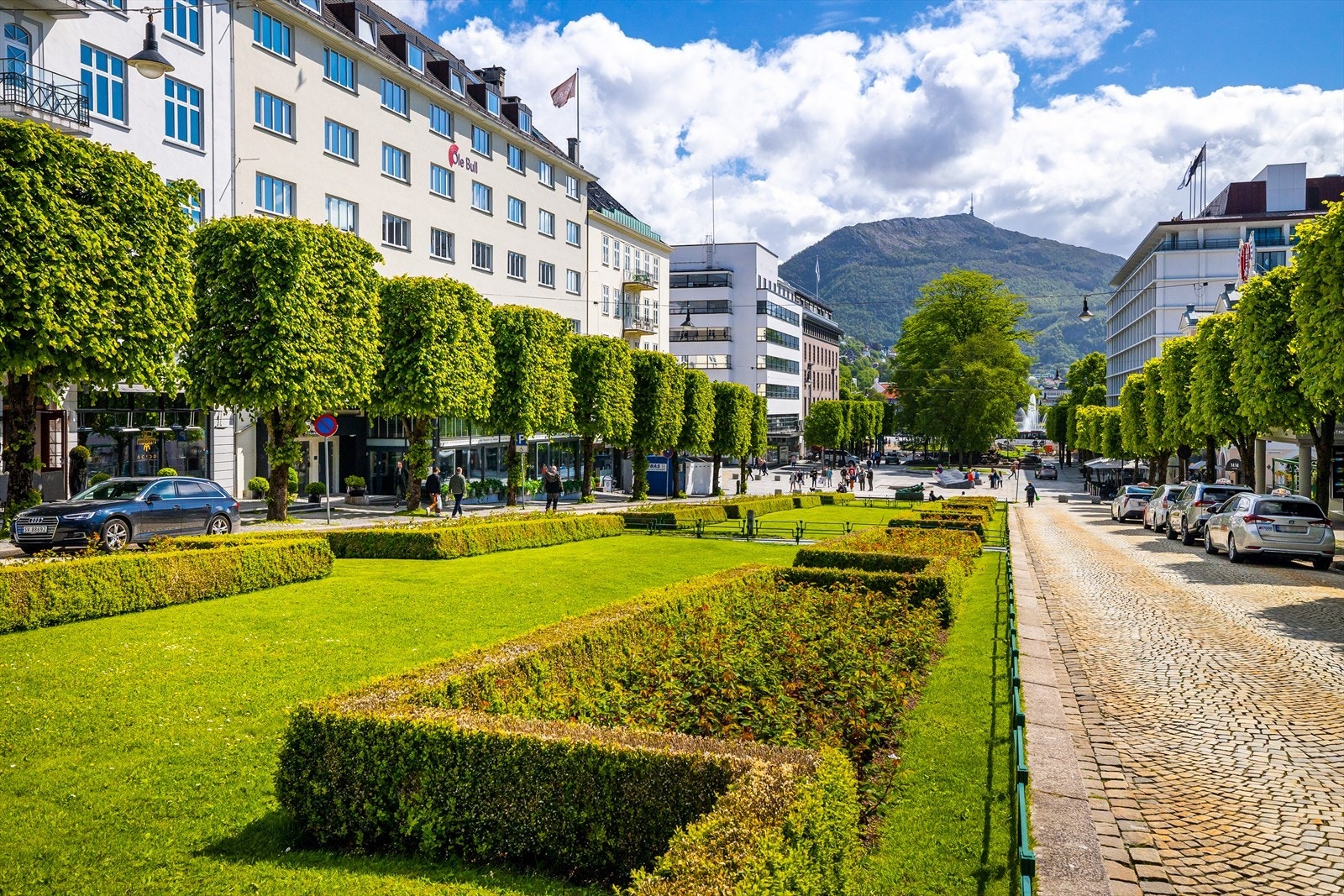Leiligheten ligger like ved bykjernen, og du har alt Bergen sentrum kan by på innenfor gangavstand. Galleribilde
