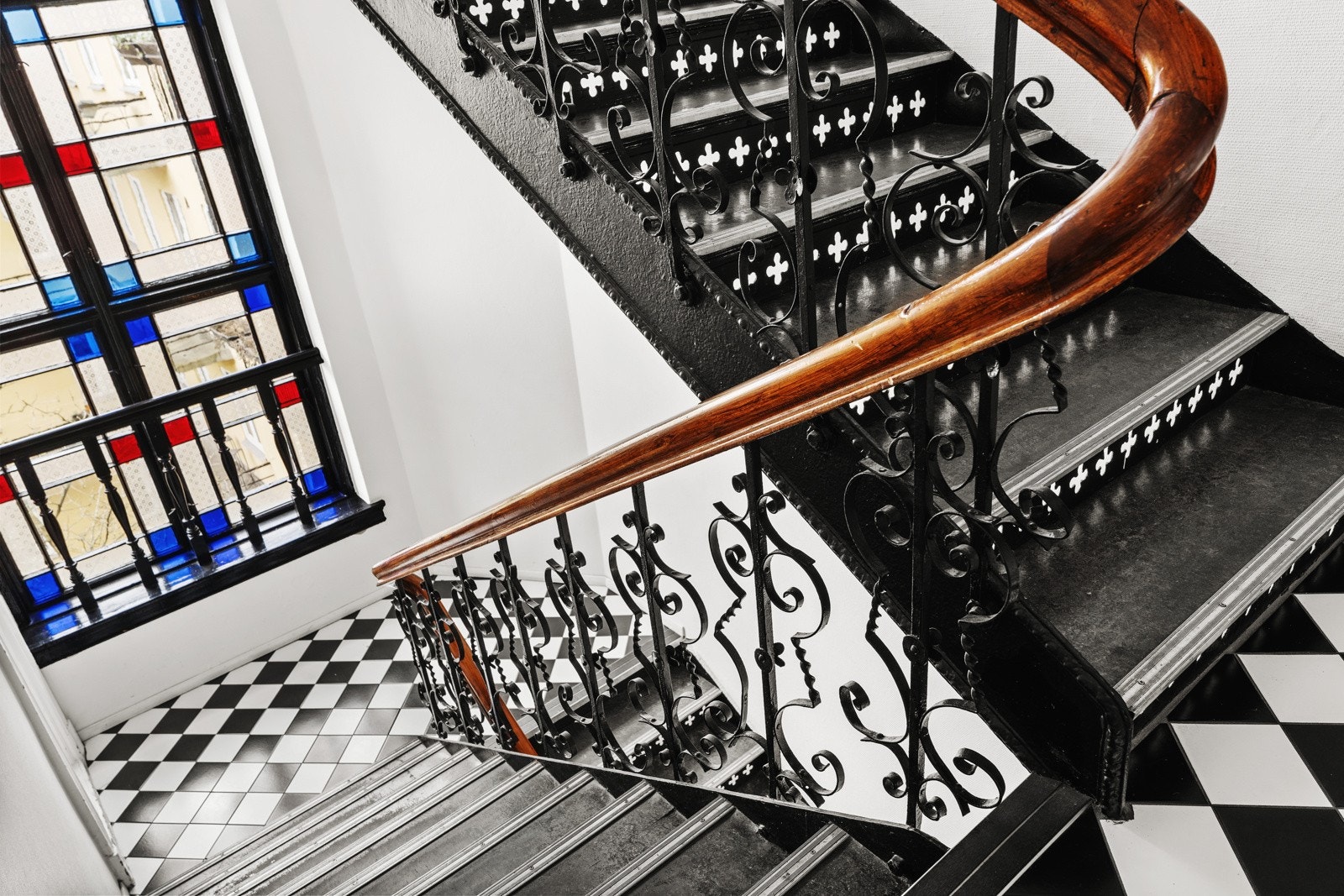 Felles trappeoppgang. Galleribilde