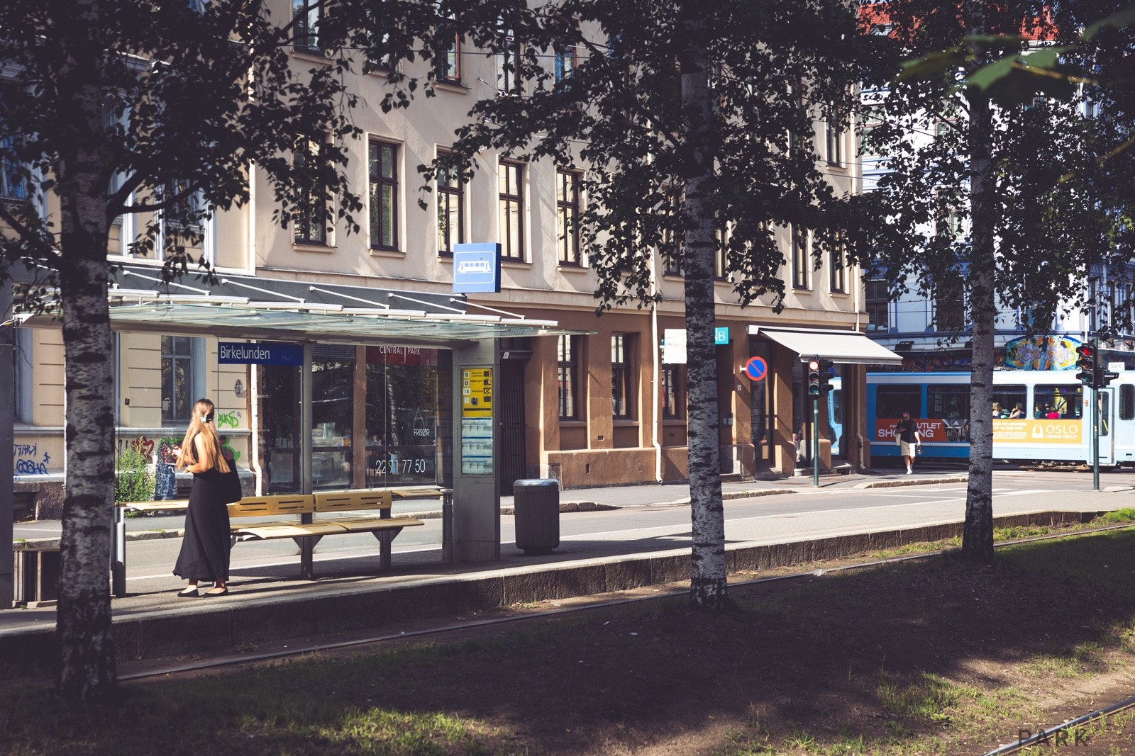 Området har et svært godt kollektivtilbud. Trikkelinjene 12, 15 og 18 har holdeplass ved Birkelunden, kun et par minutters gange fra boligen. Galleribilde