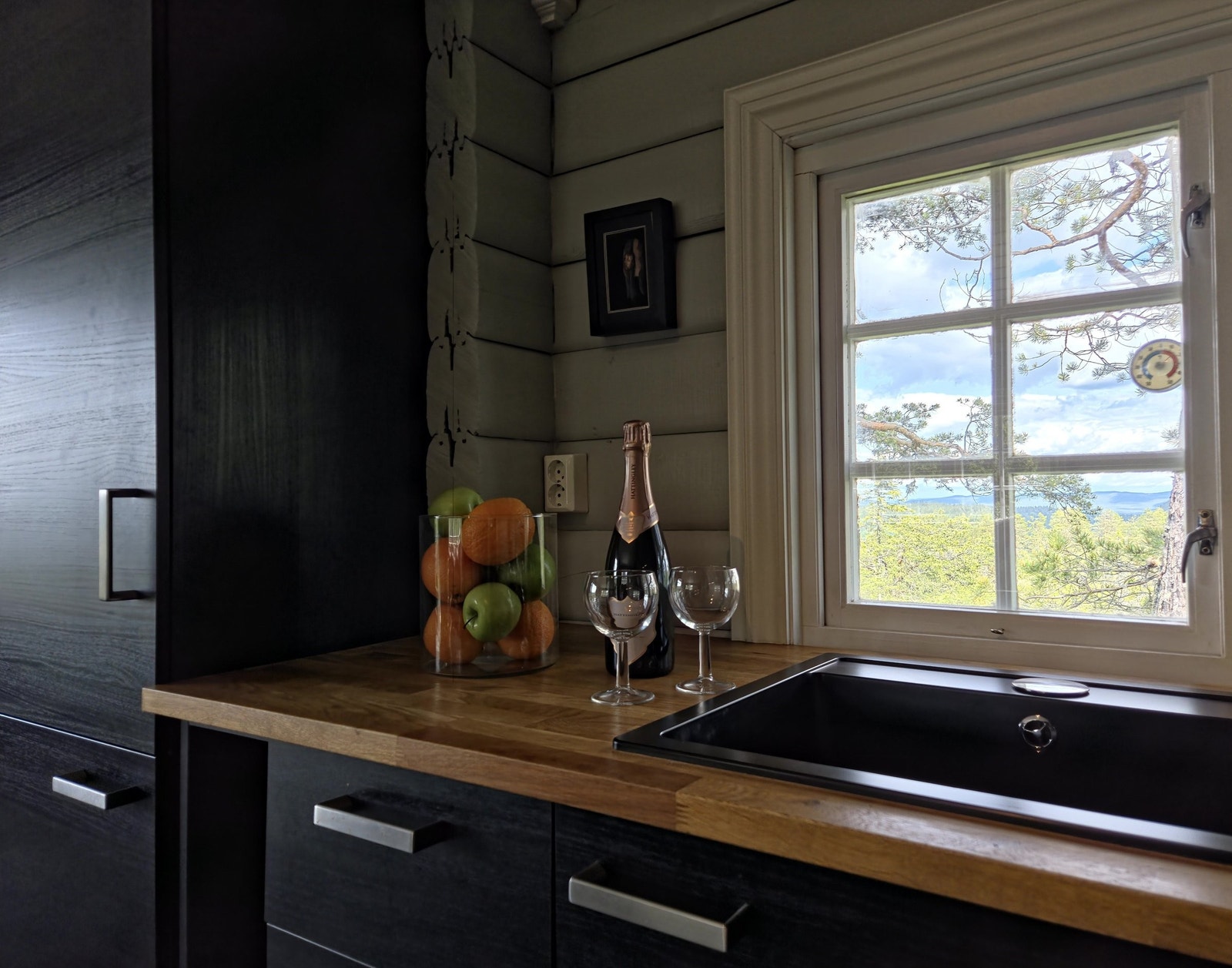 Flott utsikt fra kjøkkenet også Galleribilde