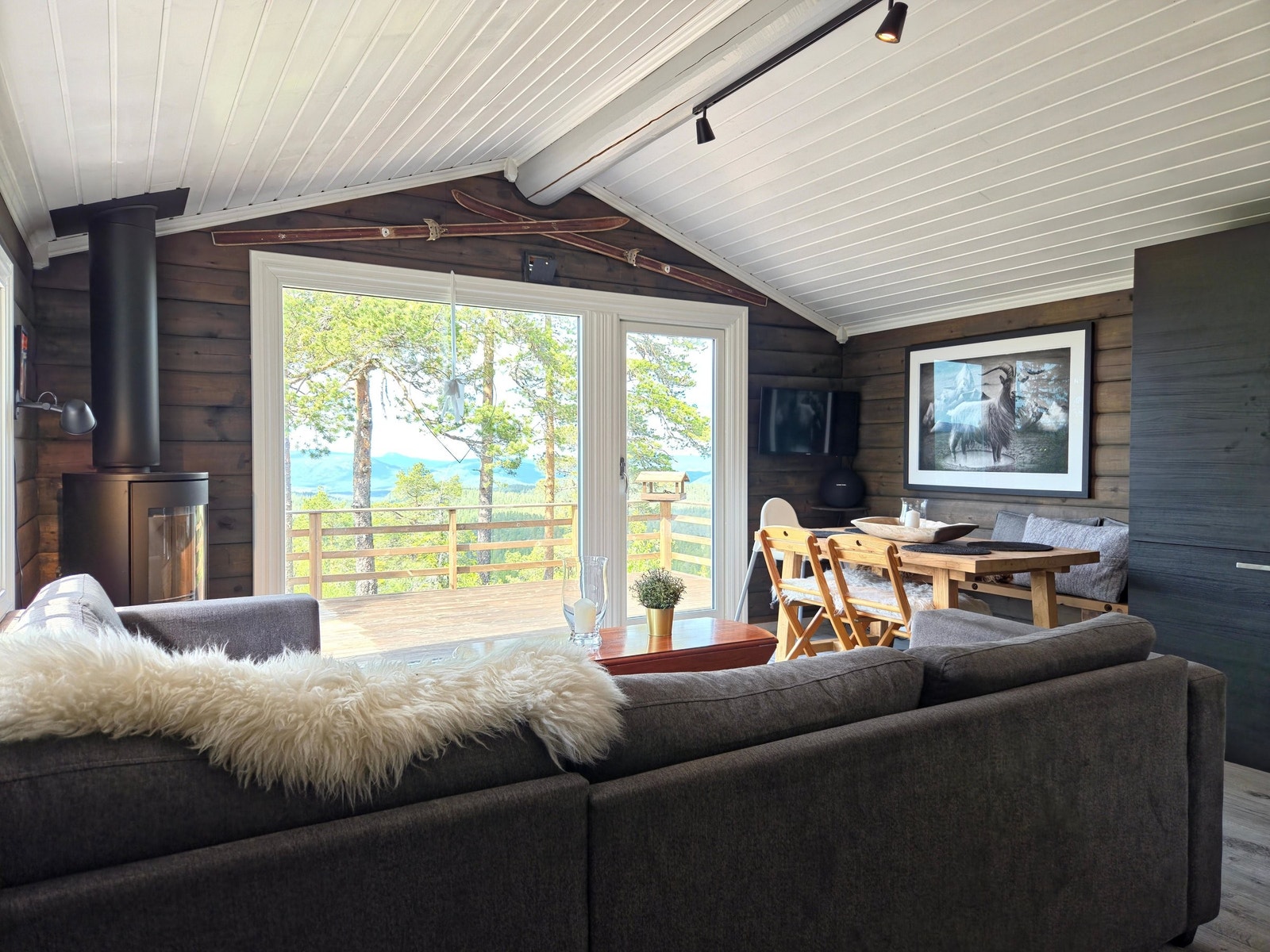 Flott utsikt med peis i hjørnet Galleribilde