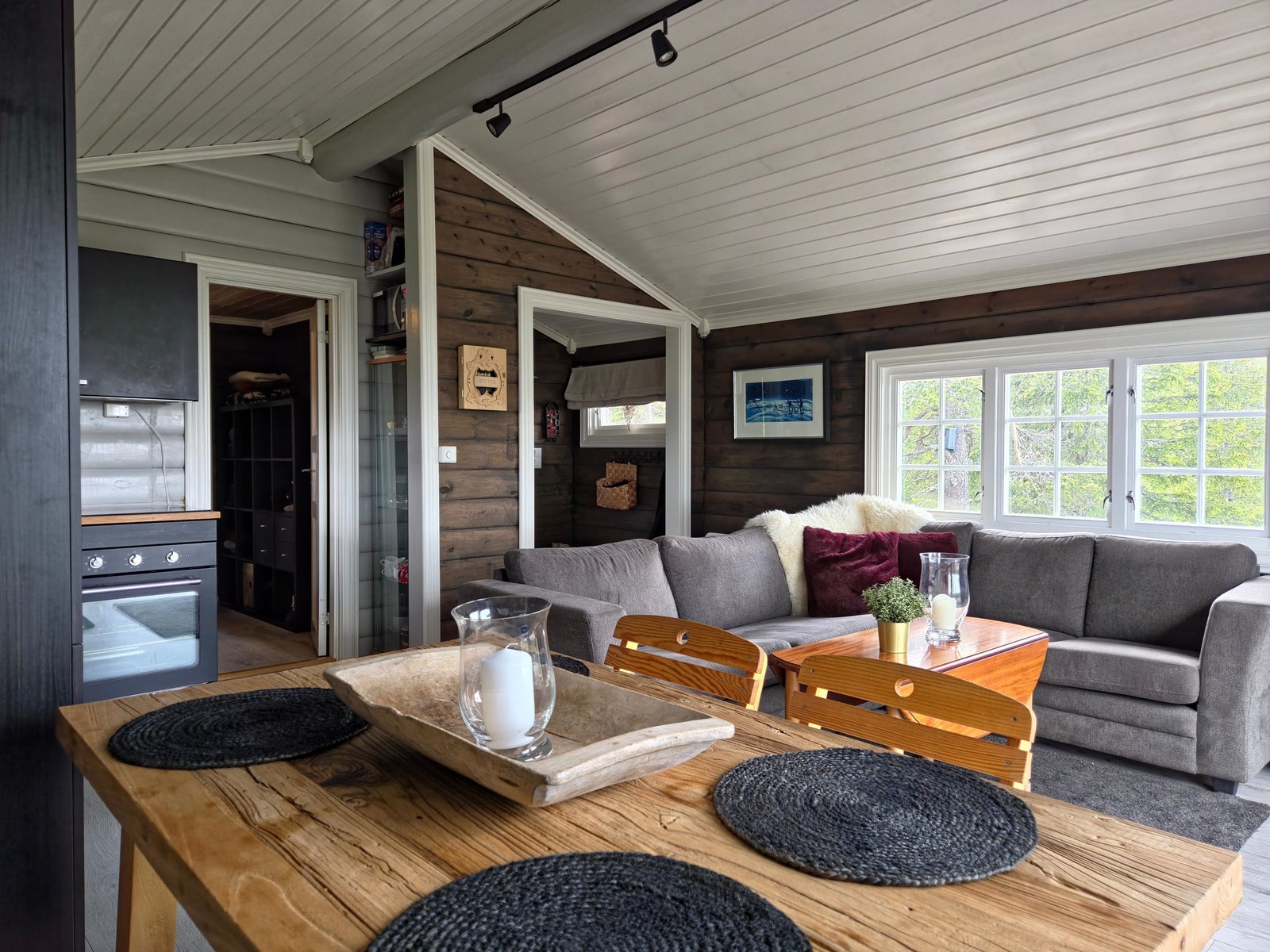 Bildet av stue med inngang soverom og gang Galleribilde