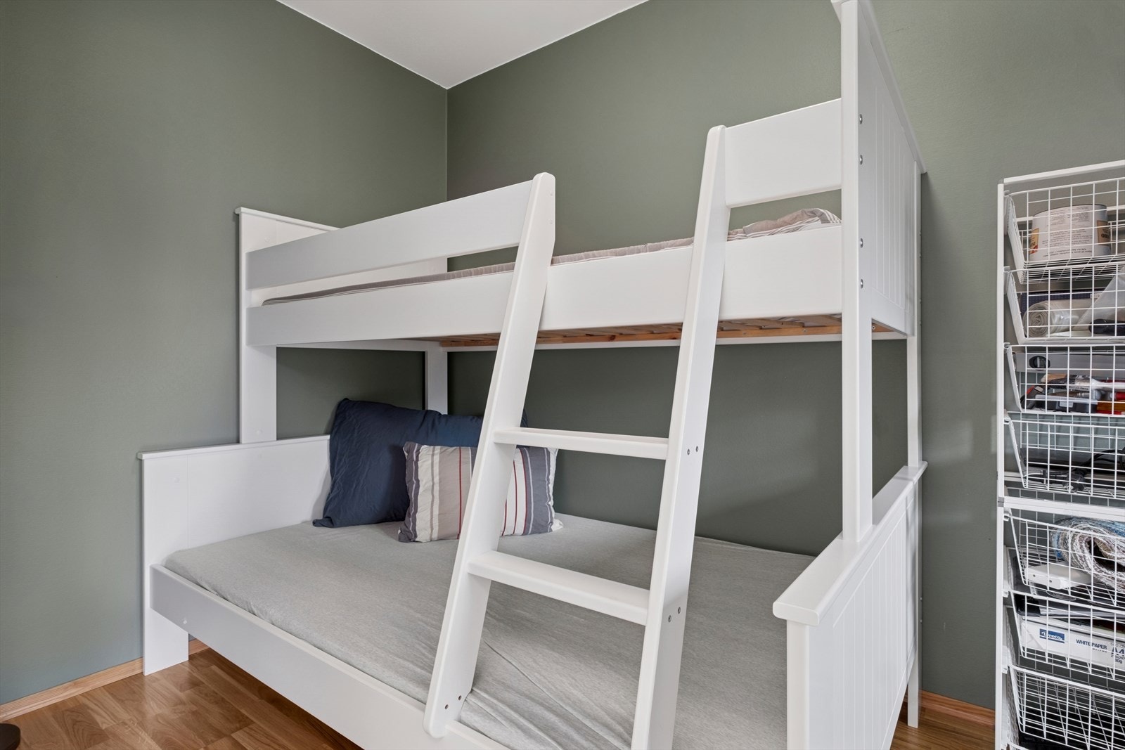 Soverom 2 måler 7,4 m². Galleribilde