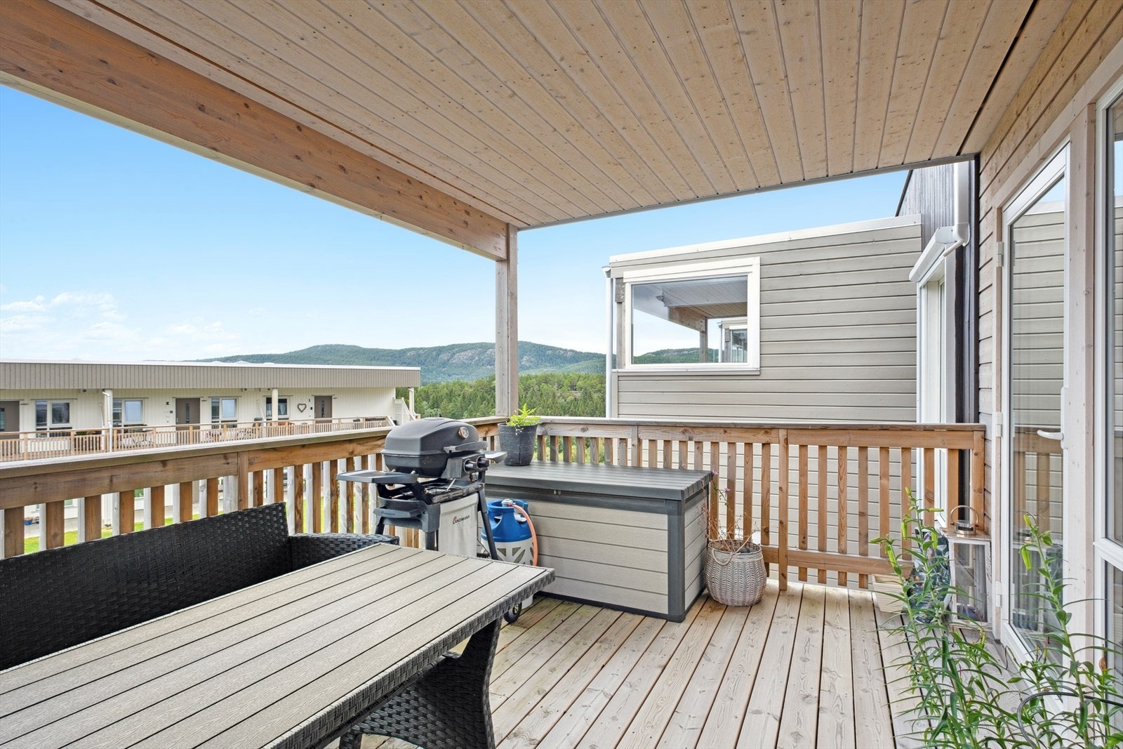 Fra balkongen kan du nyte en god utsikt og minimalt med innsyn. Galleribilde