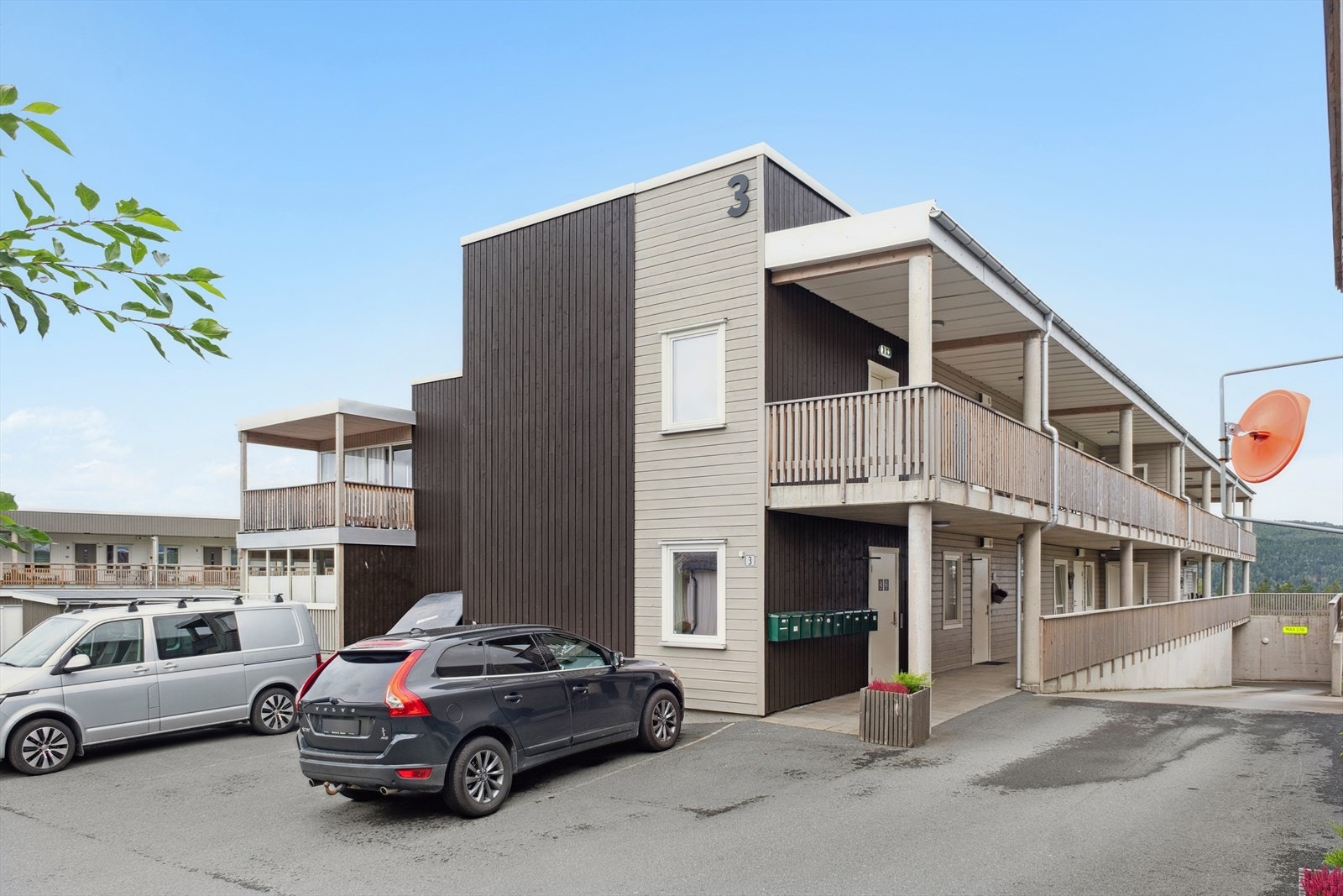 Det er flere gjesteparkeringer i borettslaget. Galleribilde