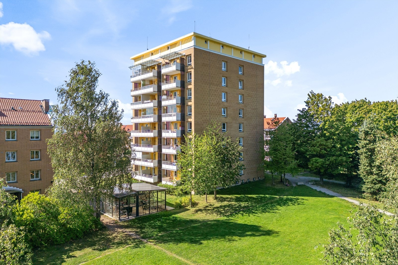 Her bor du i et veldrevet borettslag med tilbaketrukket beliggenhet på Hasle/Hovin Galleribilde