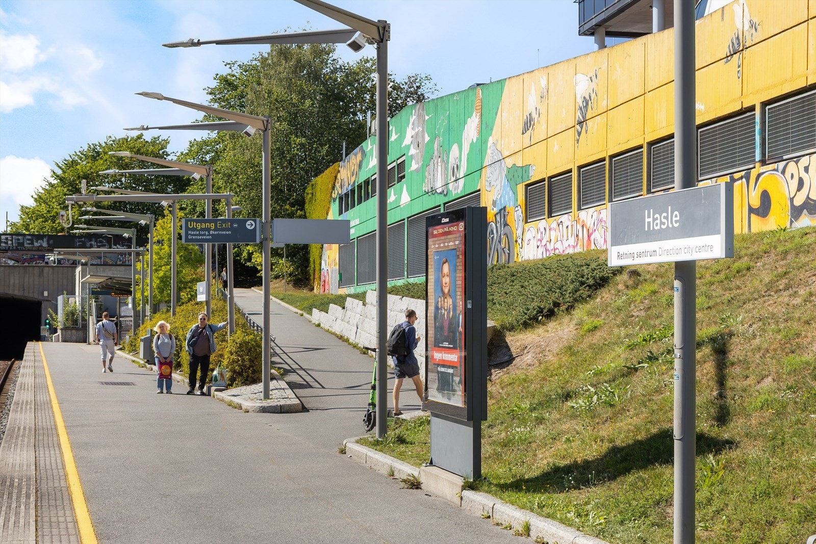 Det er kun noen minutters gange til T-bane og buss med hyppige avganger Galleribilde