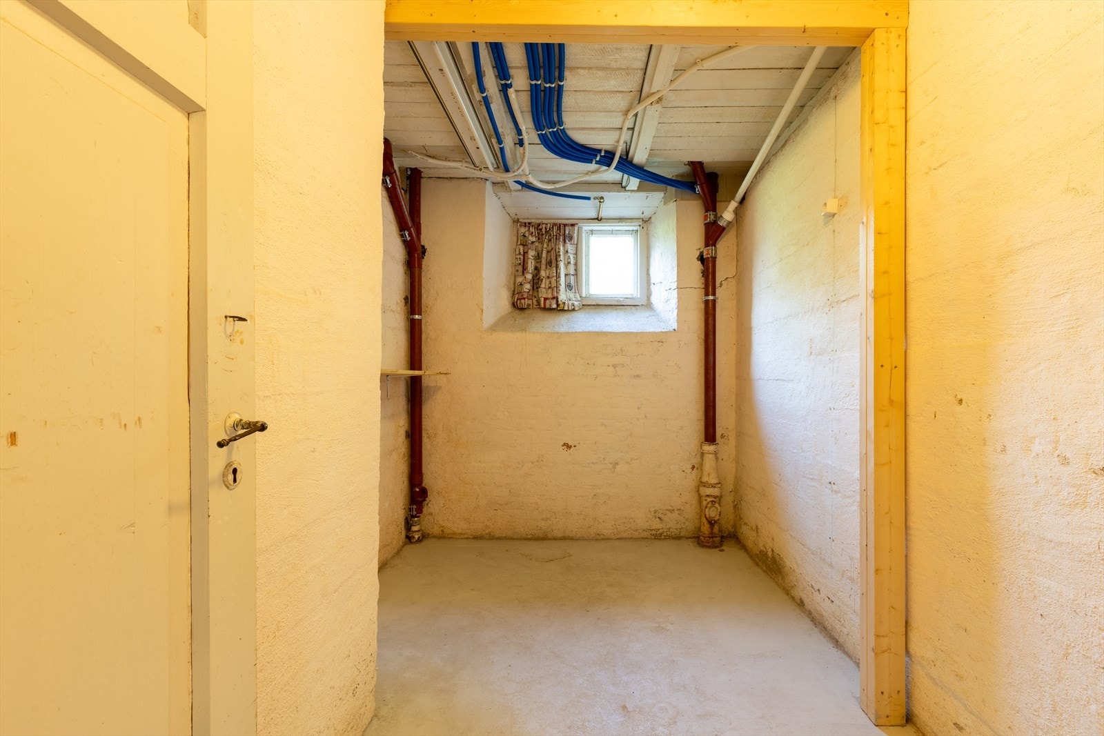 Kjeller. Her finner du 3 boder og 2 fellesboder. Galleribilde