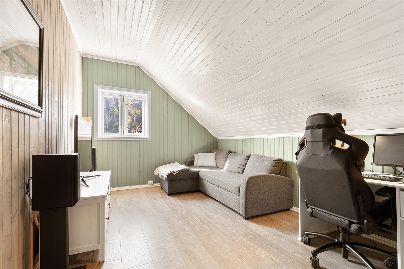 "soverom" 5 / loftstue Galleribilde