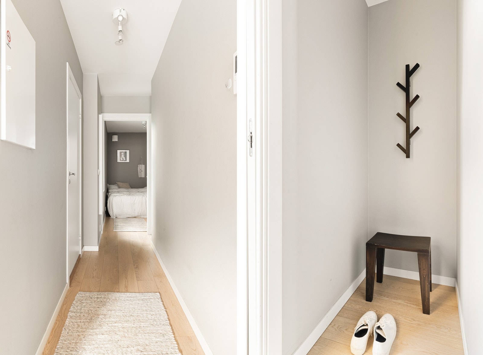 Man blir ønsket velkommen inn til en lys og trivelig entré på 4,5 kvm med god plass til å henge fra seg yttertøy, samt sette fra seg sko. Galleribilde