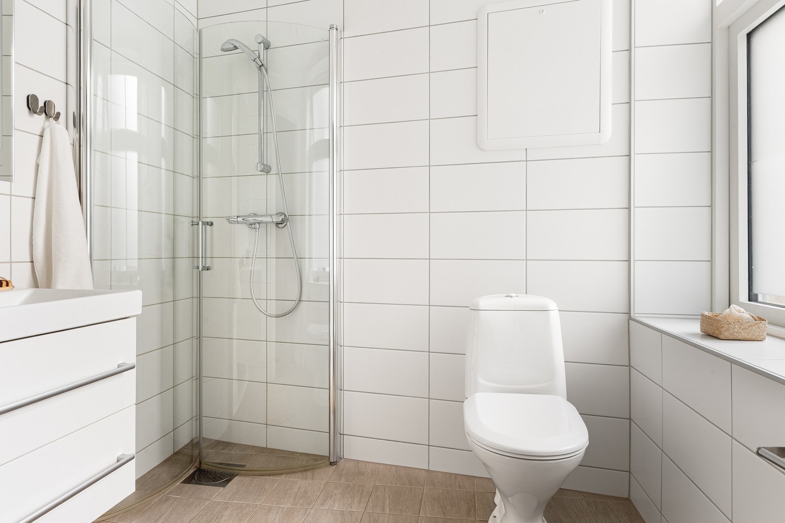 Størrelsen på badet er utnyttet på det ytterste. Galleribilde