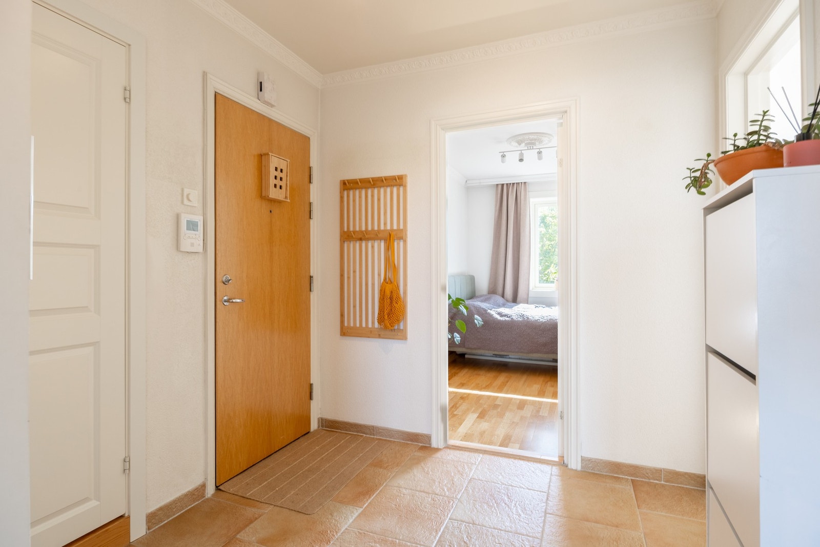 Det er adkomst via felles trappeoppgang med dørcalling. Galleribilde