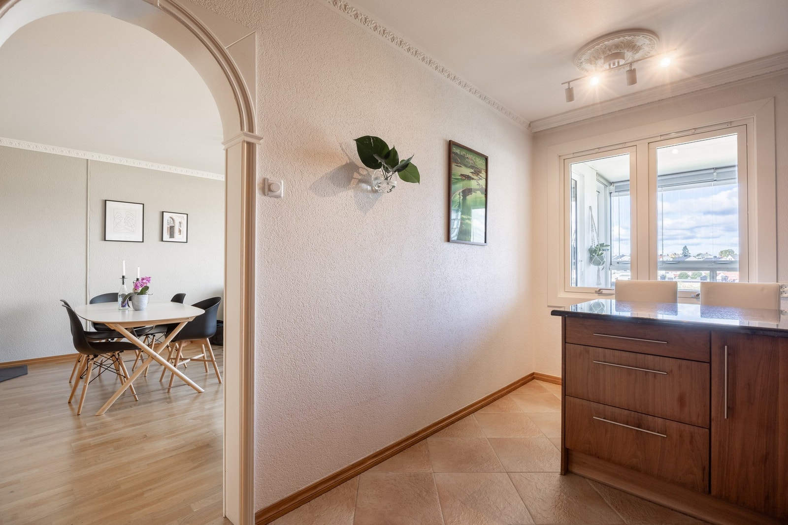 Det er plass for spisebord om ønkselig. Galleribilde