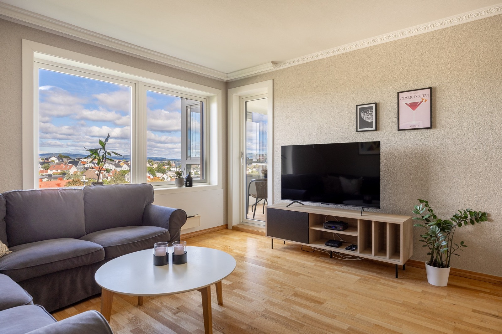 Stuen er lys og innbydende. Galleribilde