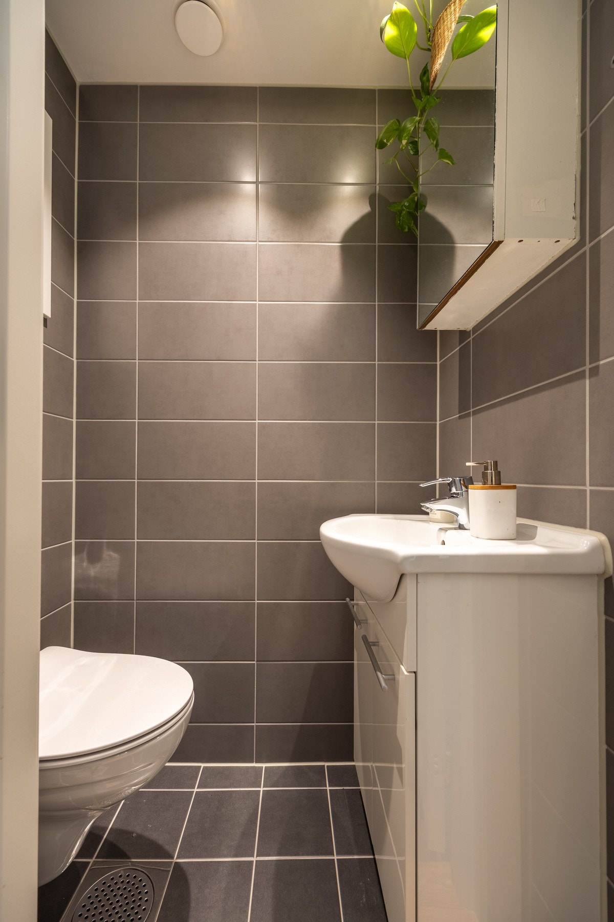 Separat helfliset toalettrom, også totalrehabilitert i regi av borettslaget i 2021. Galleribilde