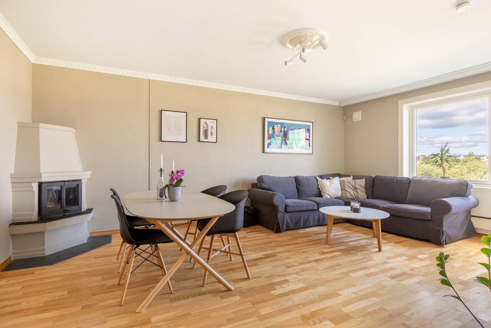 Peisen varmer godt i kaldere årstider. Galleribilde