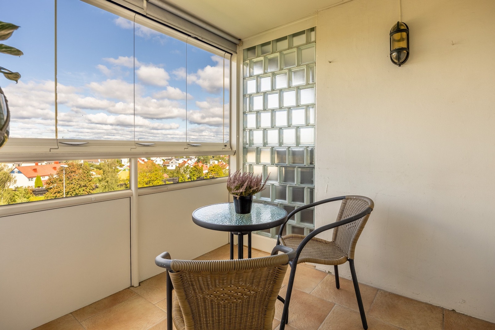 God plass til utemøbler og flott utsikt. Galleribilde