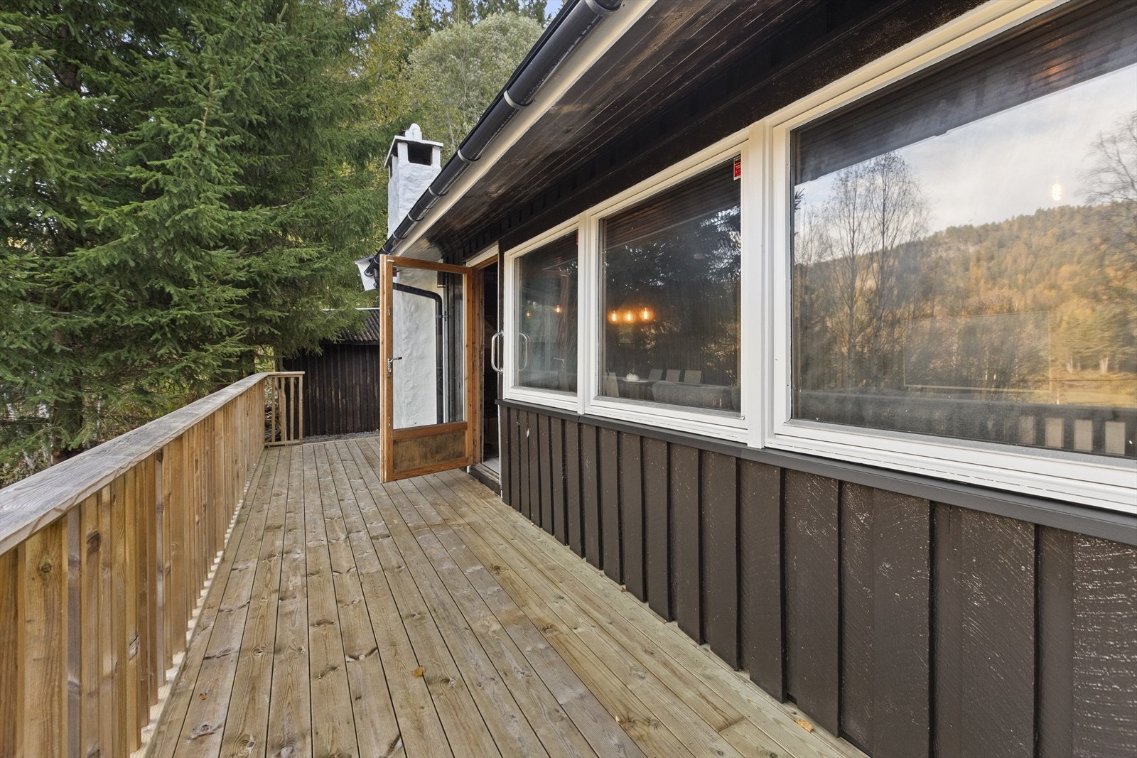 Nylagt terrasse av god størrelse. Galleribilde