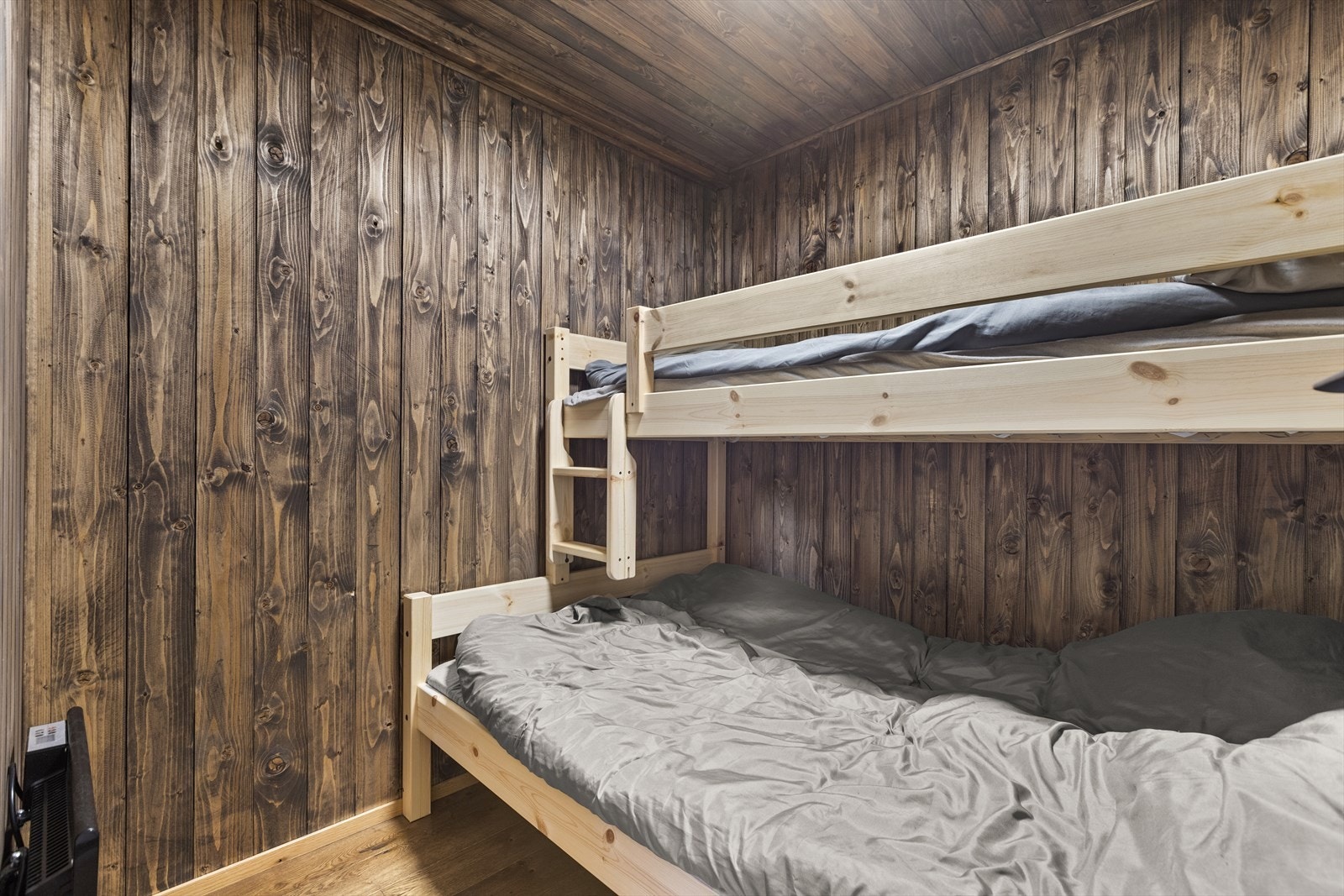 Det siste rommet er også av god størrelse, men har ikke vindu og er derfor ikke godkjent til varig opphold. Galleribilde