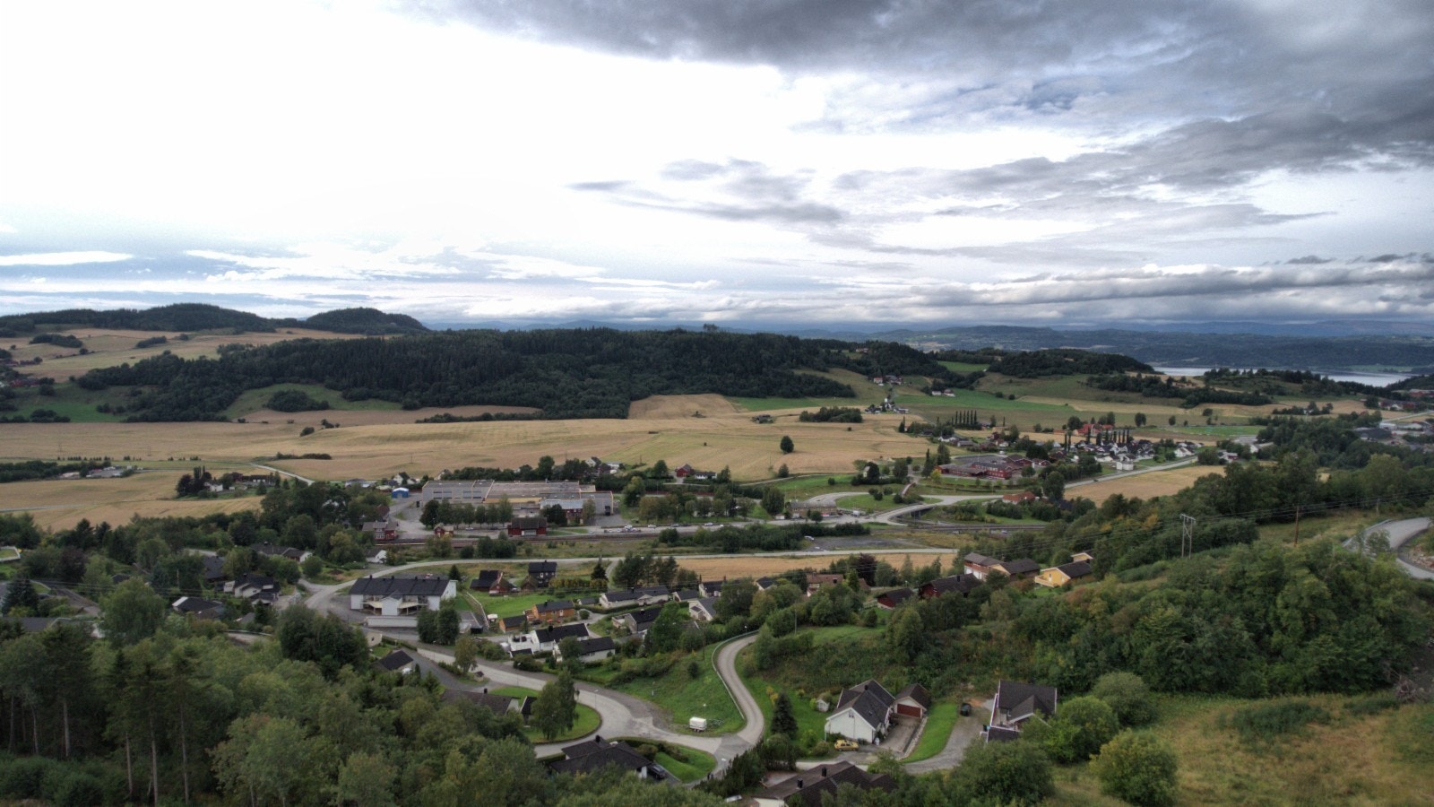 Utsikt mot skole Galleribilde