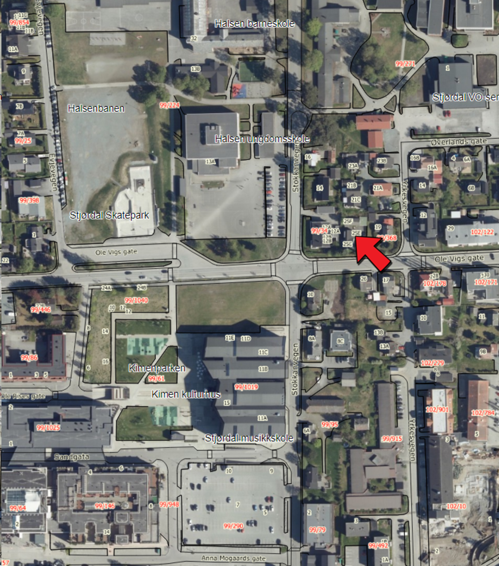 Beliggenhet i sentrumskjernen av Stjørdal, dog tilbaketrukket - Kort vei til alle sentrumsfasiliteter. Galleribilde