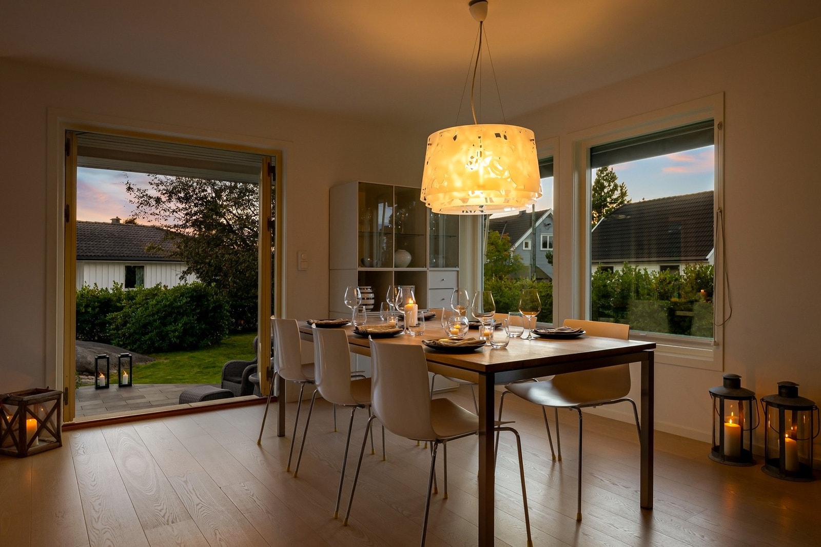 Boligen har en fin atmosfære gjennom hele dagen Galleribilde