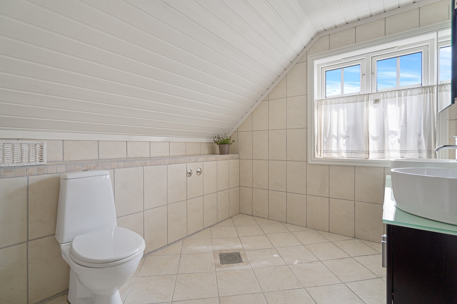 Mulighet for badekar ved siden av toalettet Galleribilde