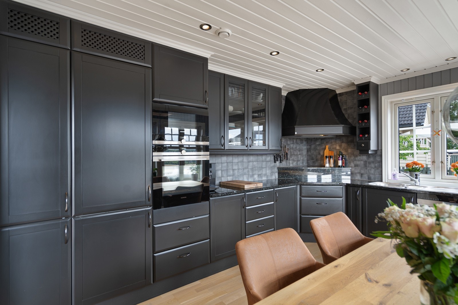 Hvitevarer av nyere dato, foruten kjøleskapet Galleribilde