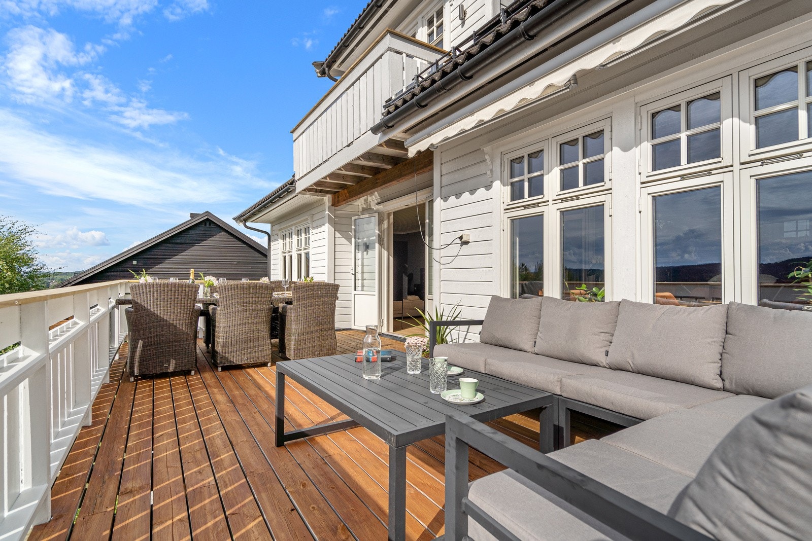 Meget solrik og flott terrasse med markise Galleribilde