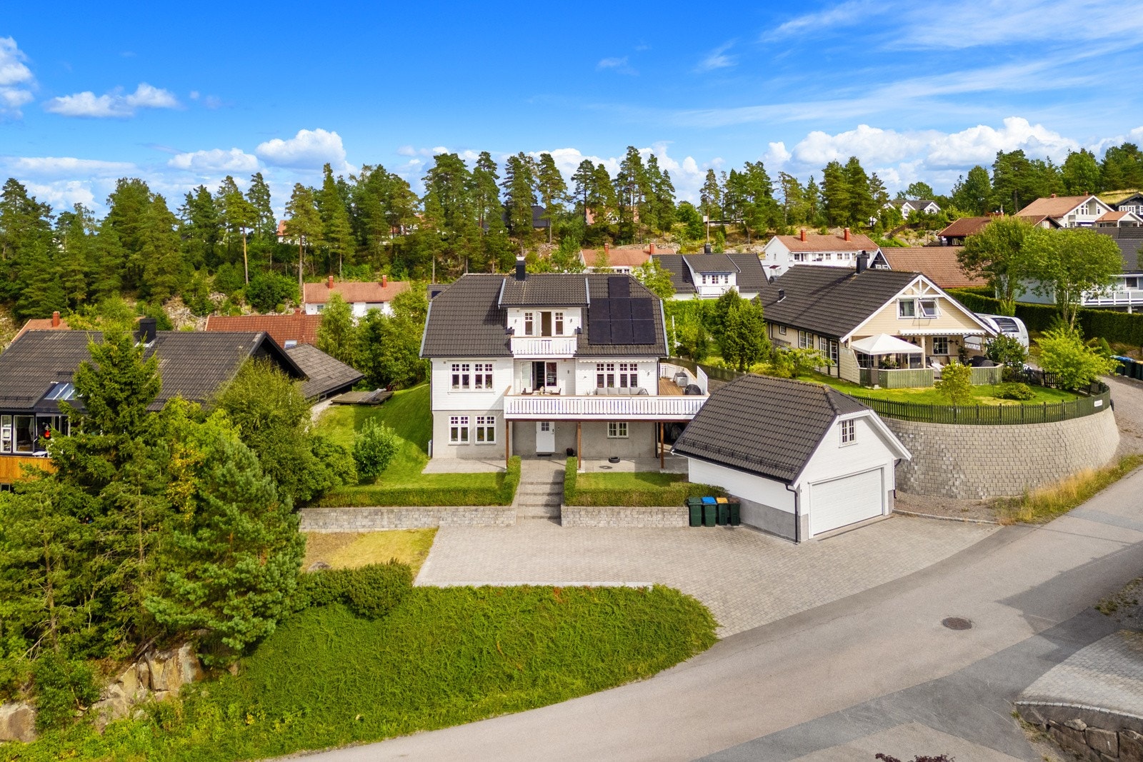 Pent opparbeidet, klassisk eiendom med mange gode fasiliteter Galleribilde