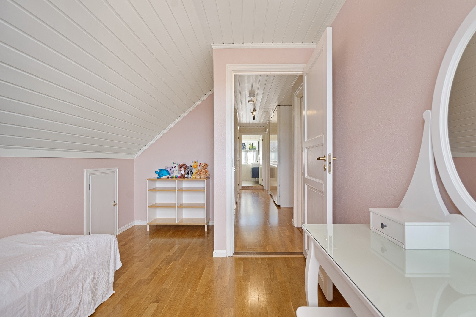 Soverom nr 2 - med kneloft Galleribilde