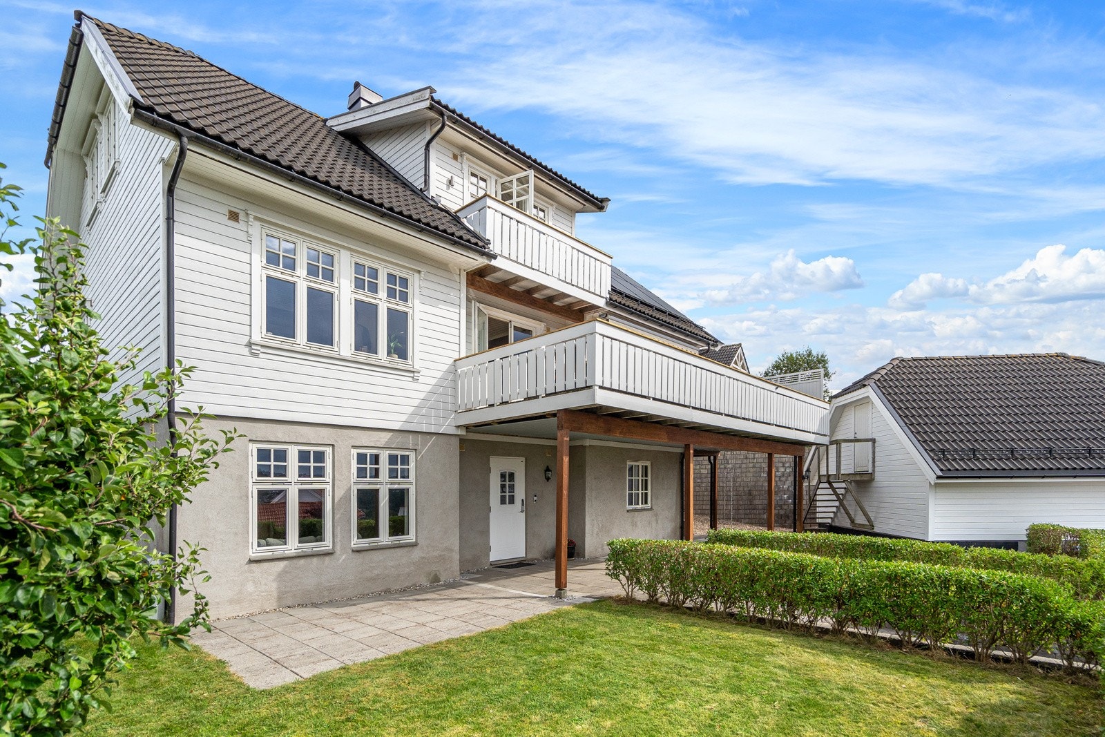 Meget velholdt og pen enebolig i klassisk stil! Galleribilde