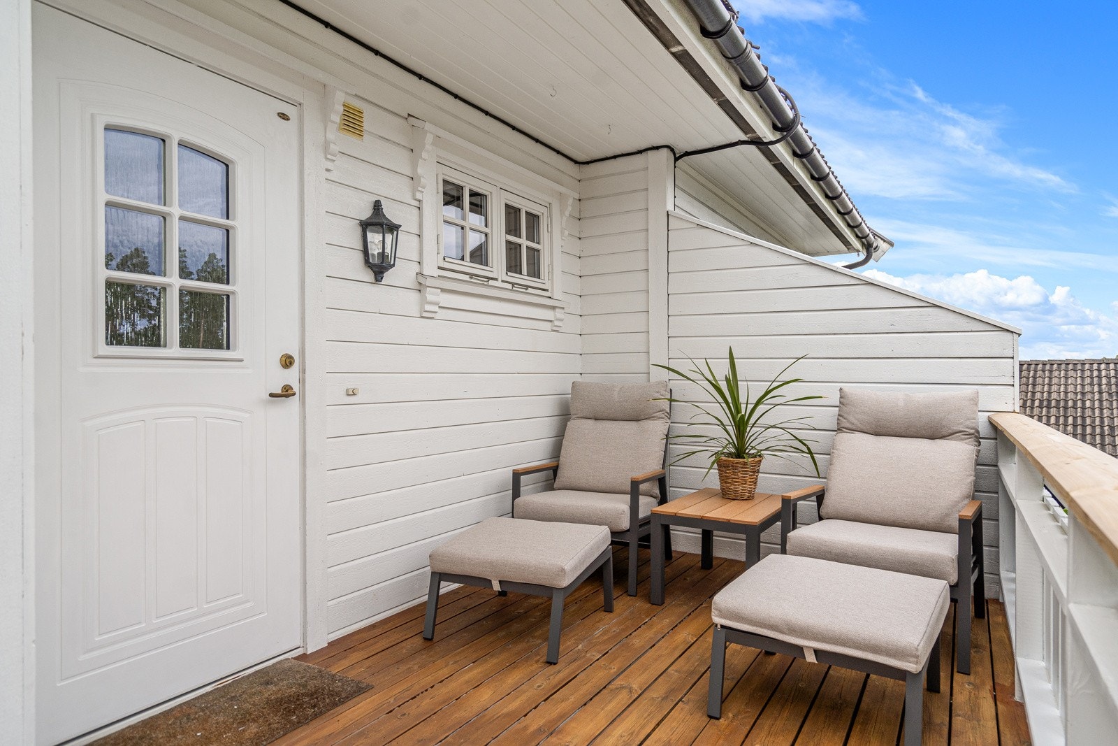 Fra utsiden av inngangsdøren til denne etasjen Galleribilde