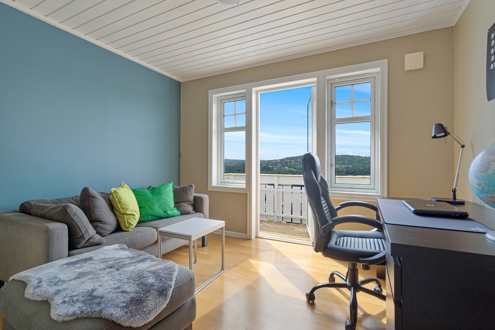 Soverom nr 4 (alt.loftstue) med adkomst til balkong Galleribilde