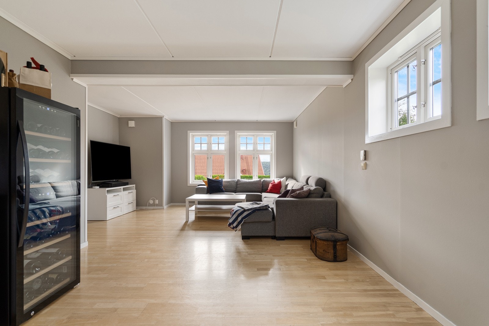 Stue og kjøkken i ett, stort og åpent rom Galleribilde